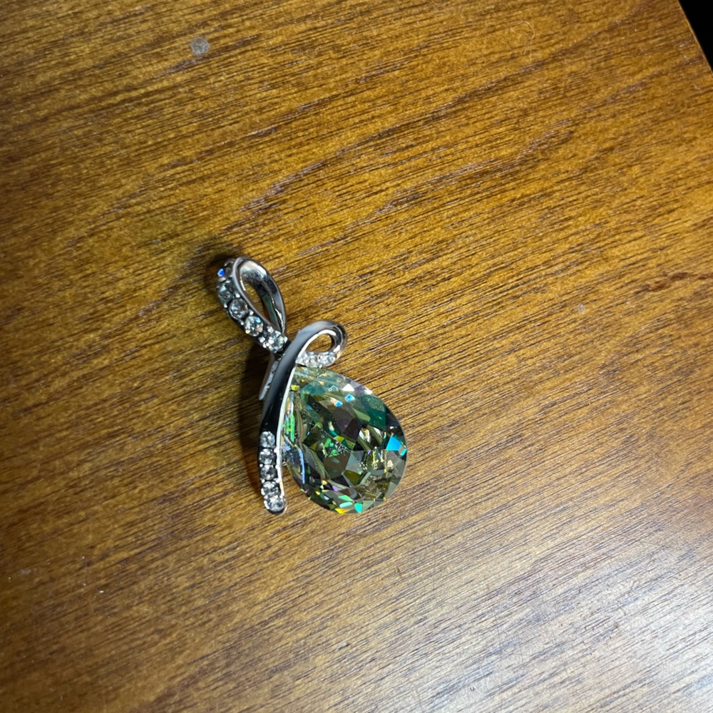 Crystal pendant